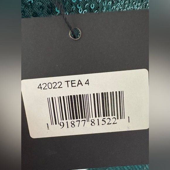 Mac Duggal Green Sequin Gown NWT size 4 - Picture 6 of 9